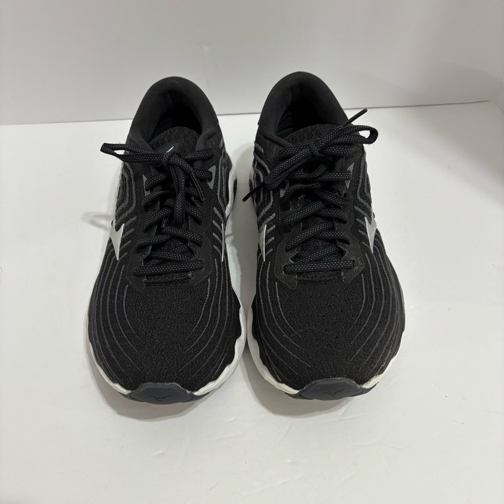 Mizuno Women's Black and Silver Athletic Shoes - Picture 3 of 6